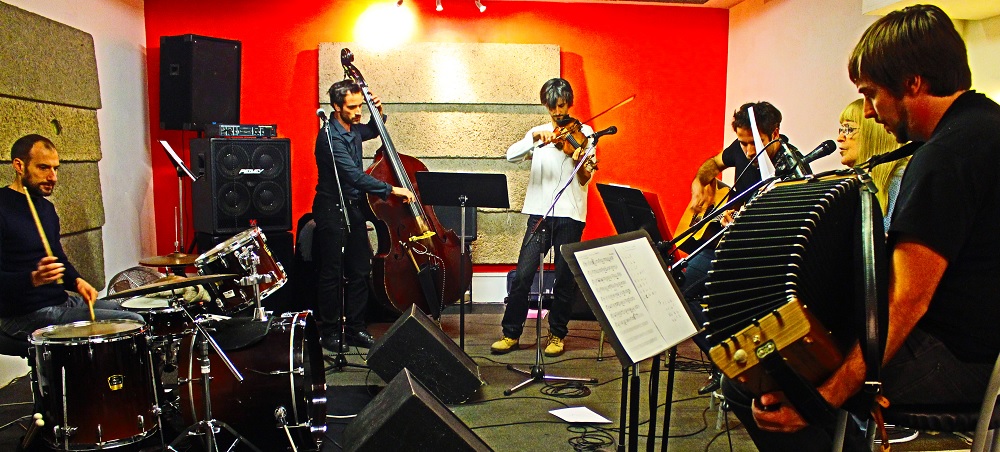 Dominique Grange en répétition avec Accordzéâm - photo Edith Gaudy